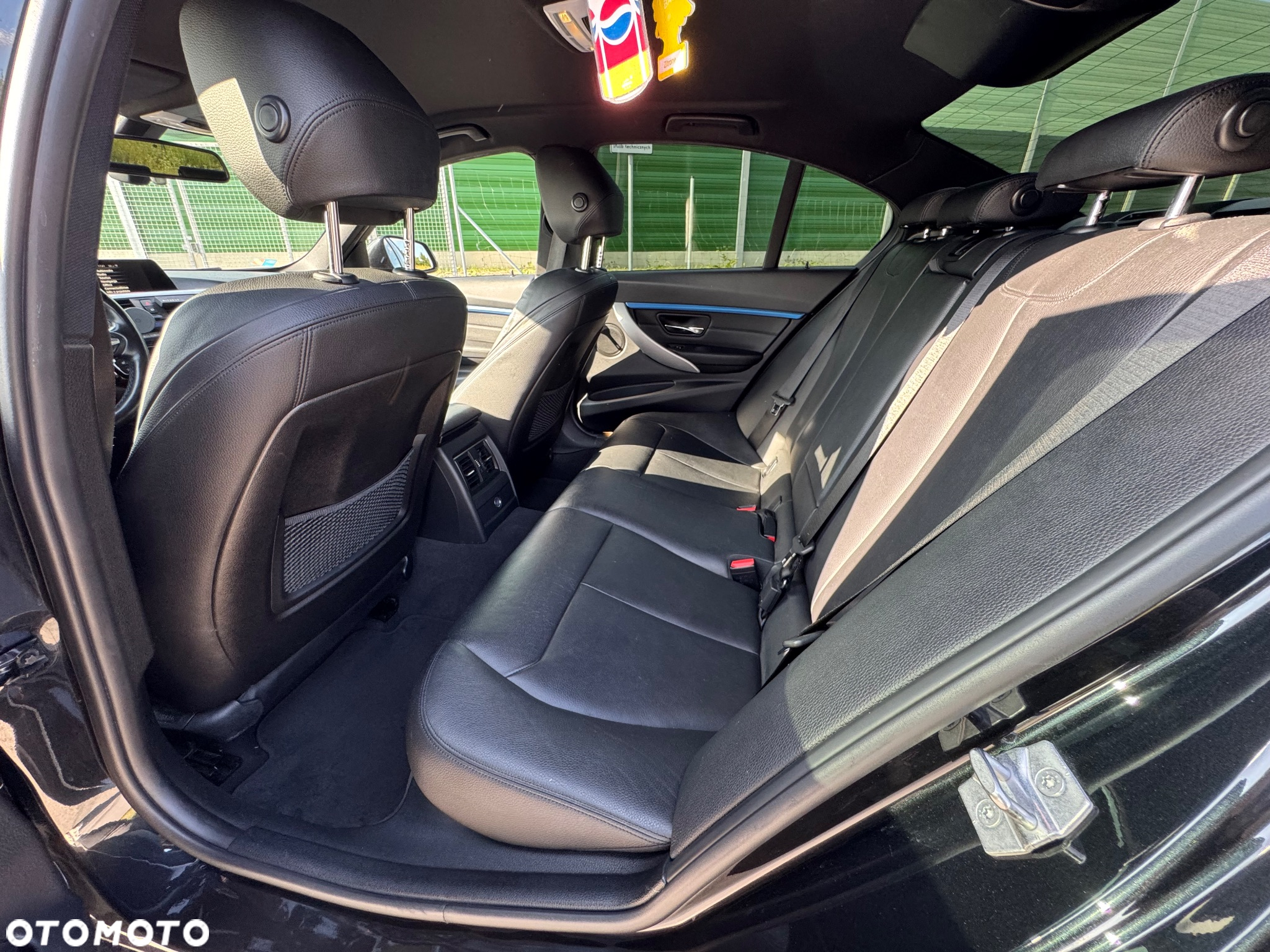 BMW Seria 3 318i - 11