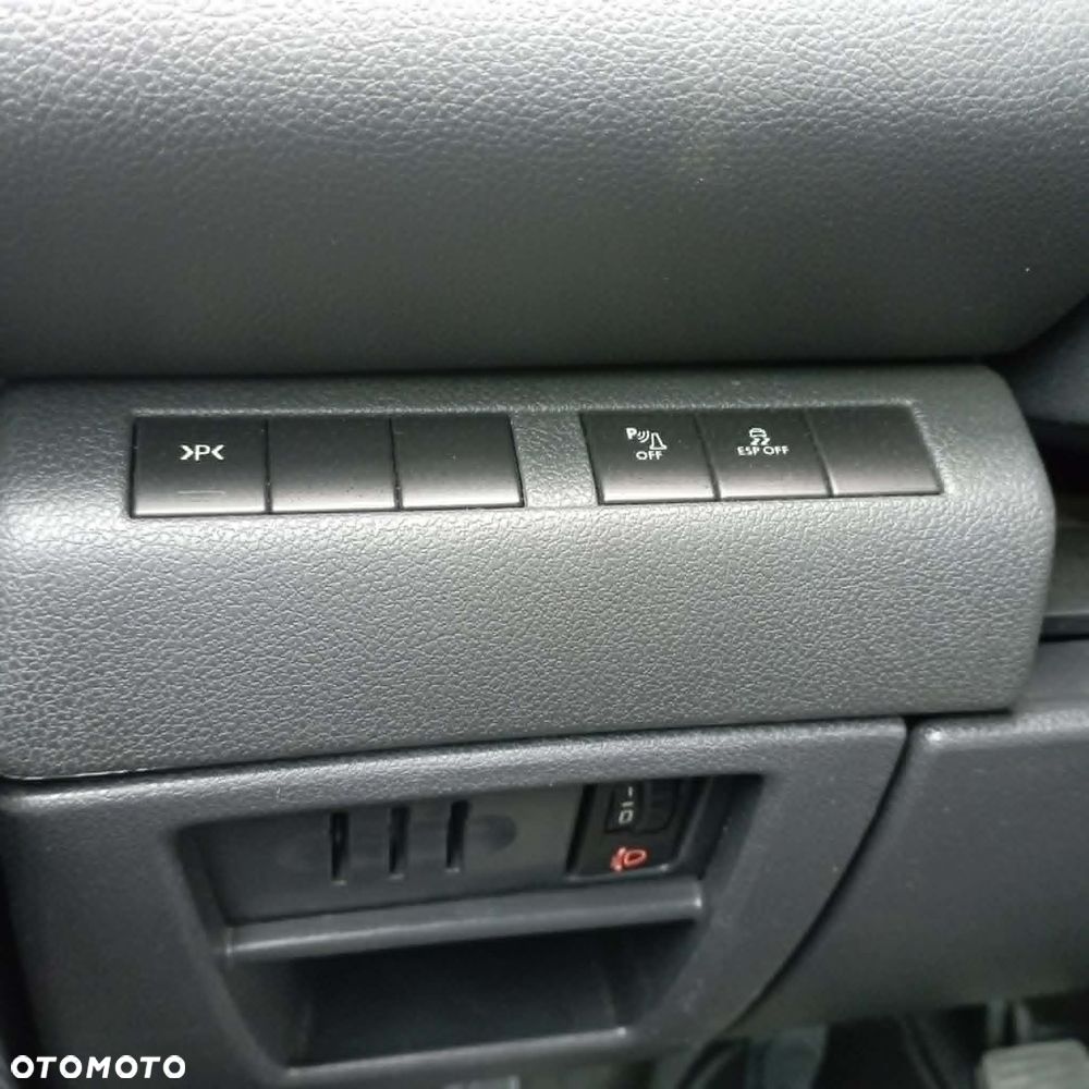 Peugeot 5008 1.6 THP Family 7os - 30