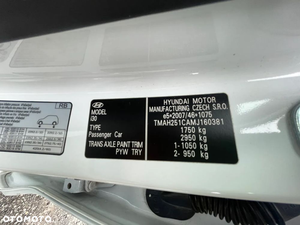 Hyundai i30 1.5 DPI Classic + - 17