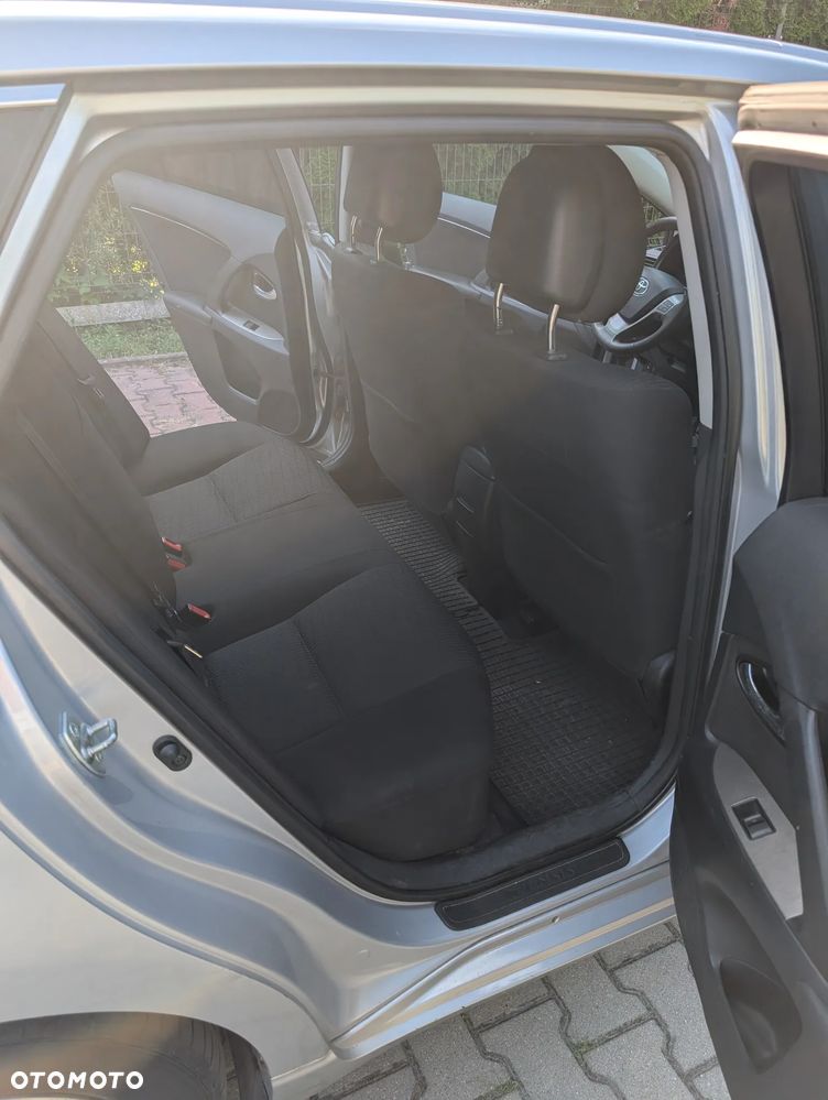 Toyota Avensis 1.8 Sol - 9