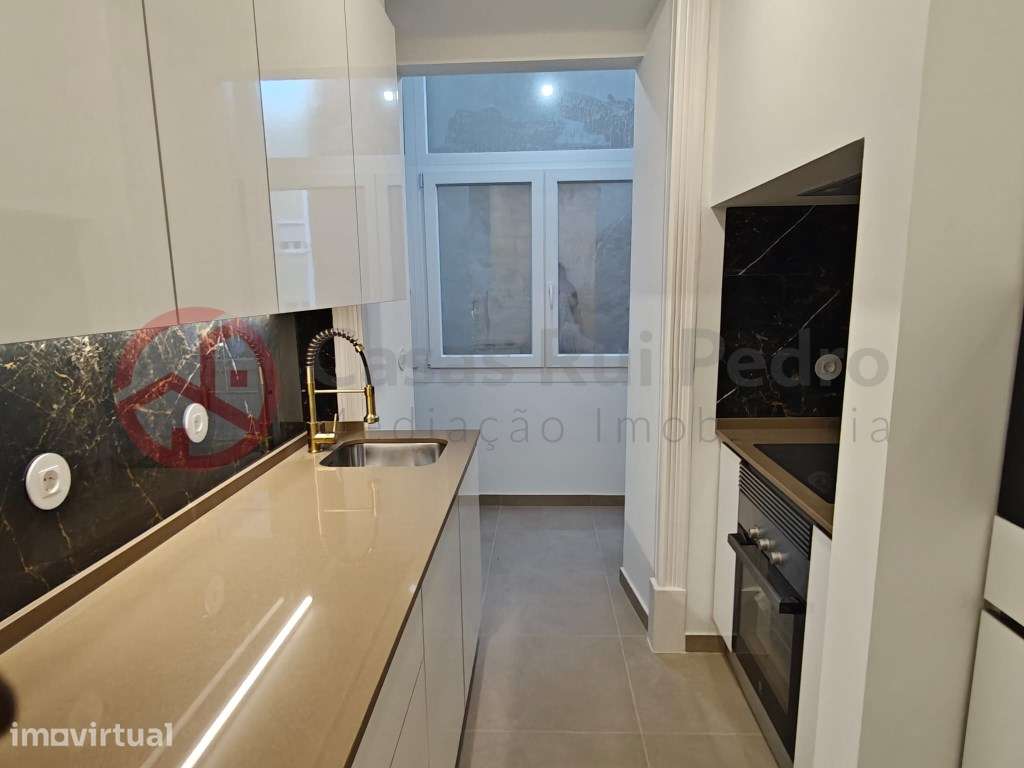 Apartamento T2 totalmente remodelado com parqueamento em Arroja, Od... - Grande imagem: 2/16