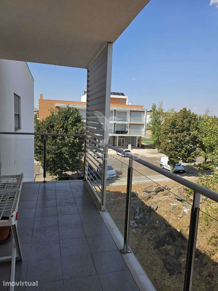 T2 DUPLEX - COM TERRAÇO-NA QUINTA DA CARVALHA -ELVAS - Grande imagem: 5/26