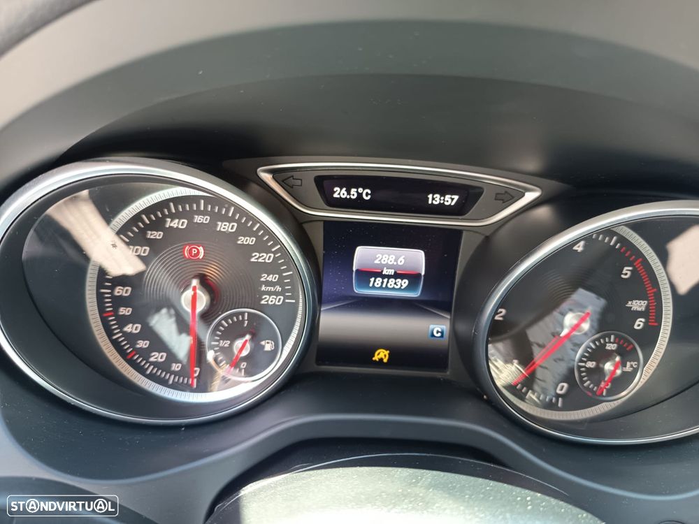 Mercedes-Benz CLA 180 d Shooting Brake Urban - 5
