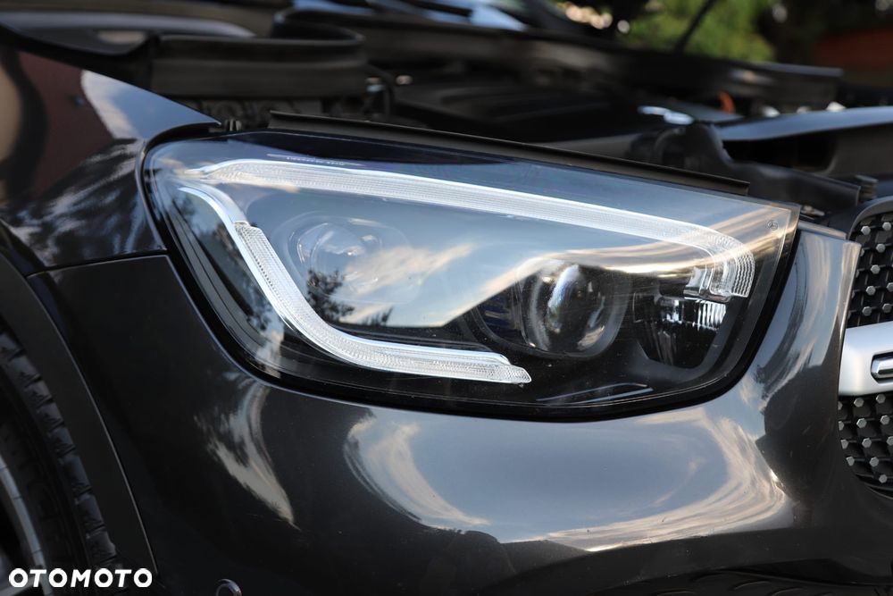 Mercedes-Benz GLC 200 4Matic 9G-TRONIC AMG Line Plus - 21