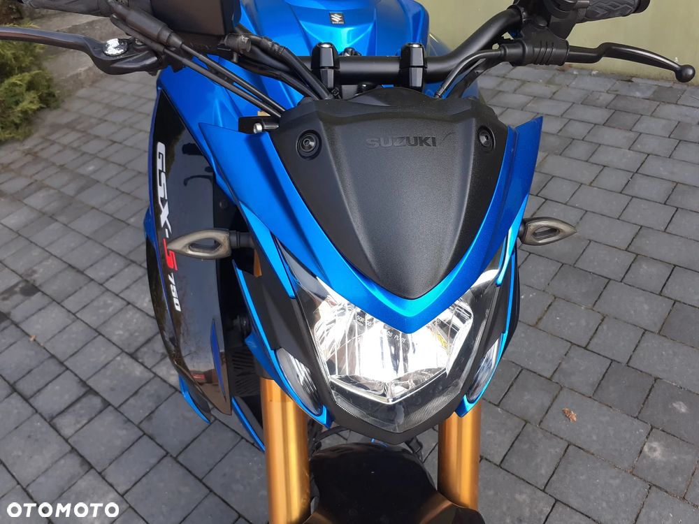 Suzuki GSX - 24