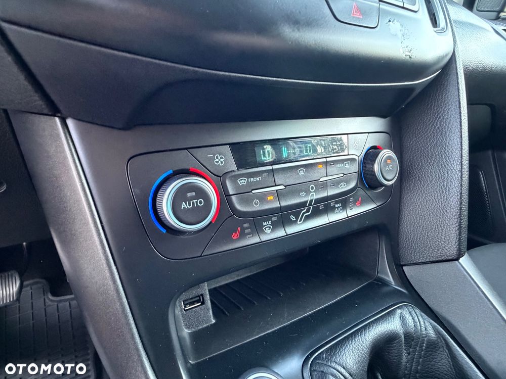 Ford Focus 1.0 EcoBoost Titanium - 29