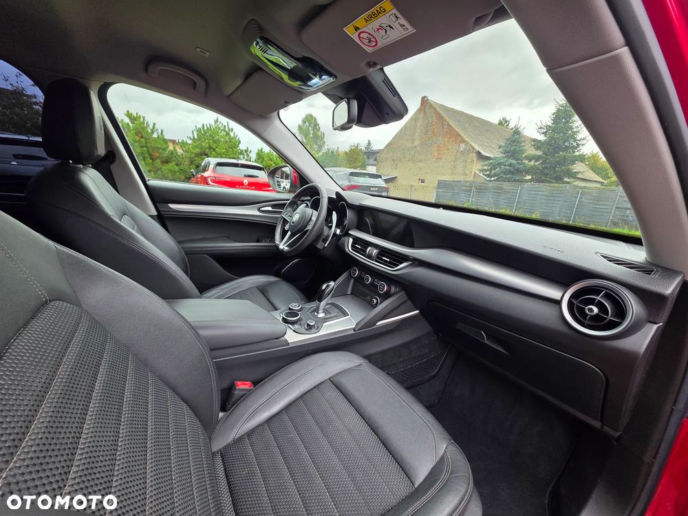 Alfa Romeo Stelvio - 12