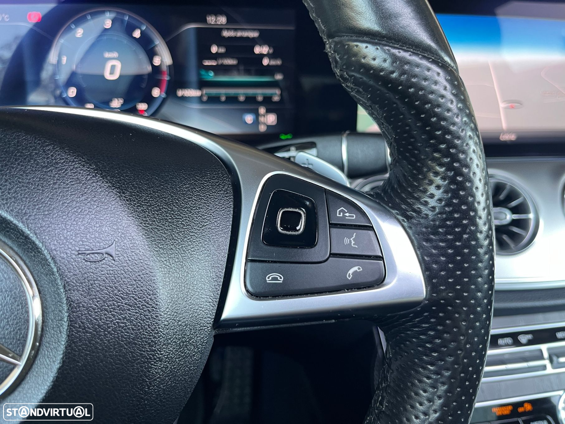 Mercedes-Benz E 220 d Coupe 9G-TRONIC AMG Line - 25