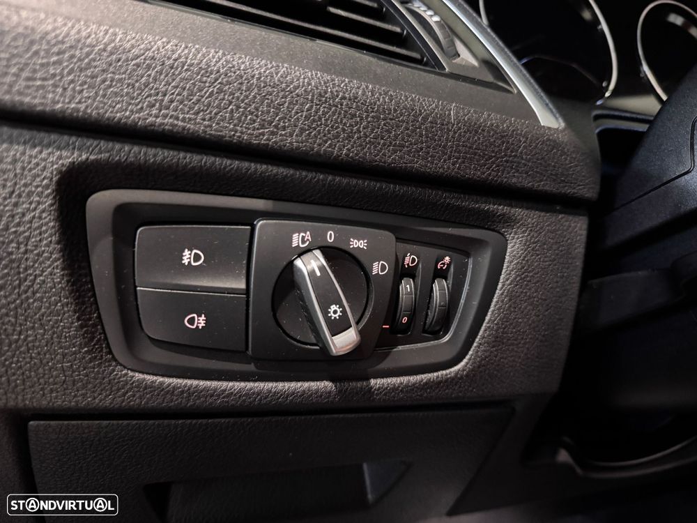 BMW 218 i Cabrio Line Luxury Auto - 32