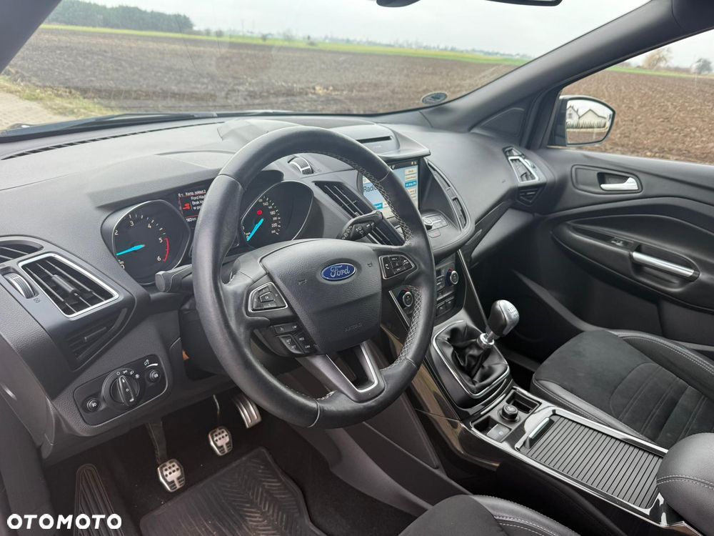 Ford Kuga 2.0 TDCi 4x4 ST-Line - 23