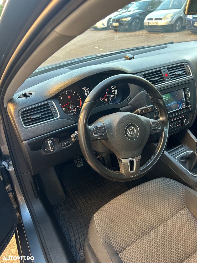 Volkswagen Jetta 1.6 TDI Blue Motion Technology Comfortline - 14