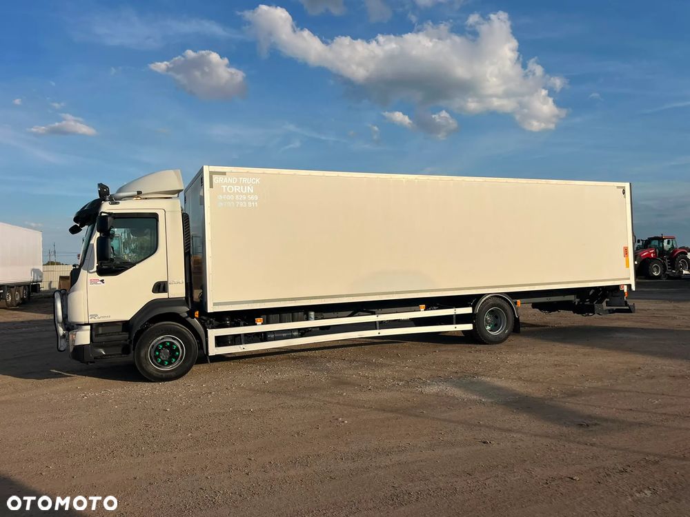 Volvo Wynajem solówka izoterma z windą 4500 ZŁ MIESIĄC - 11