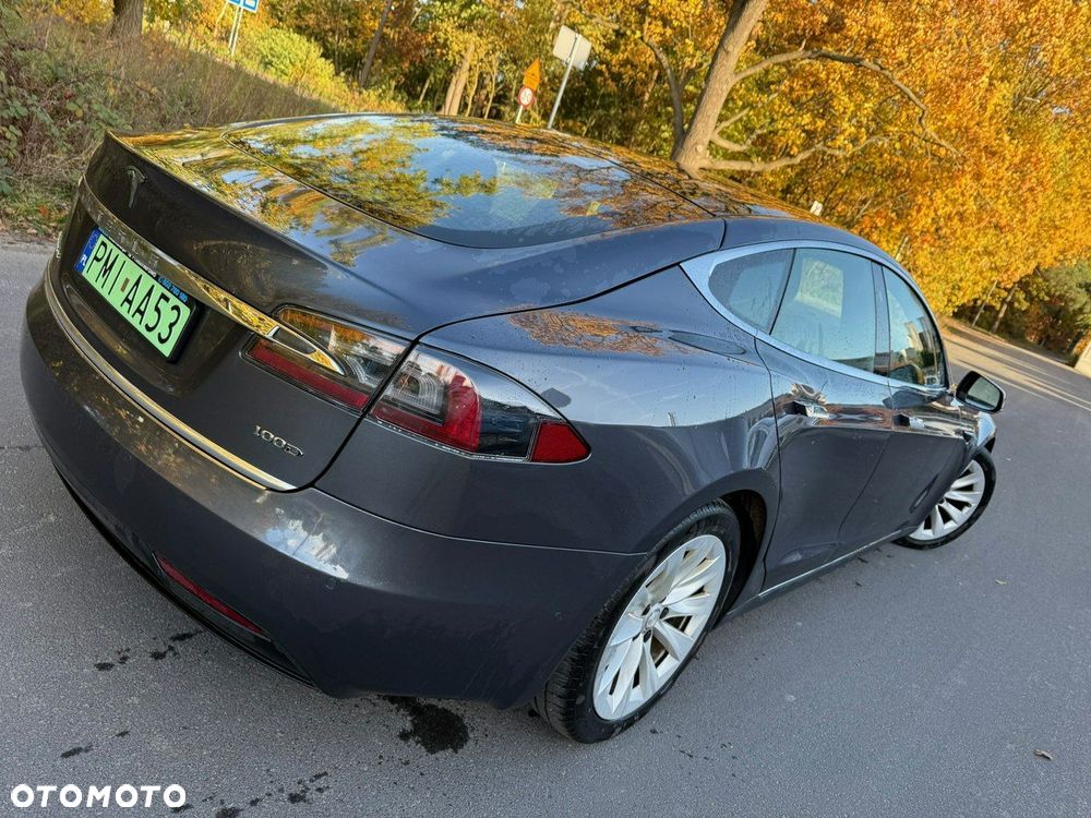 Tesla Model S - 4
