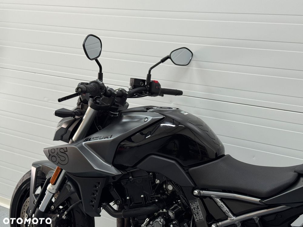 Suzuki GSX - 19