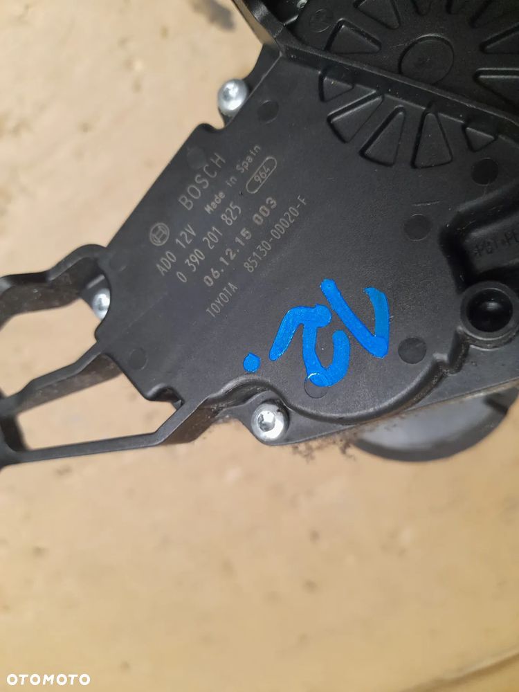 SILNICZEK WYCIERACZKI TYŁ TOYOTA YARIS II nr 0390201825 - 2