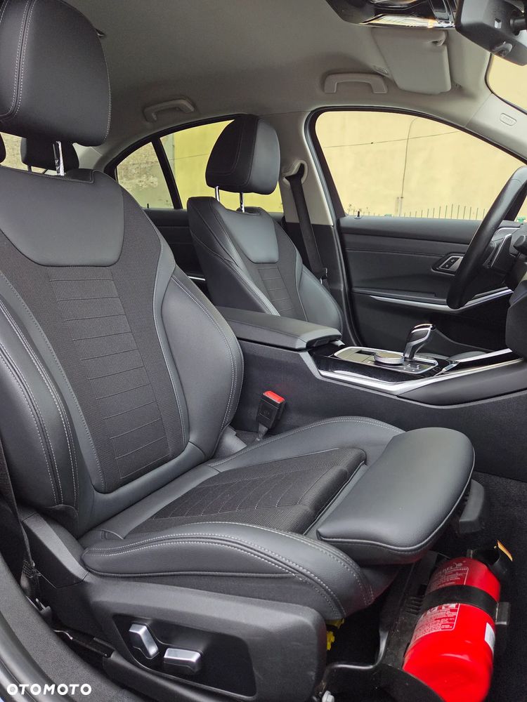 BMW Seria 3 320d Sport Line - 16