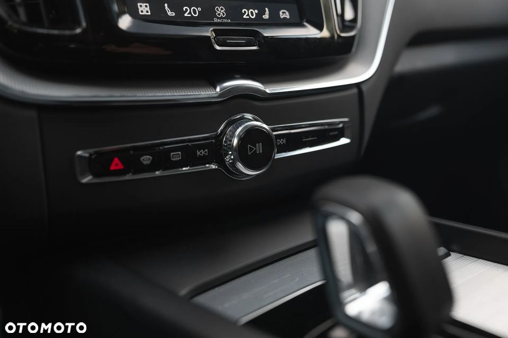 Volvo XC 60 B5 B AWD Ultimate Dark - 23