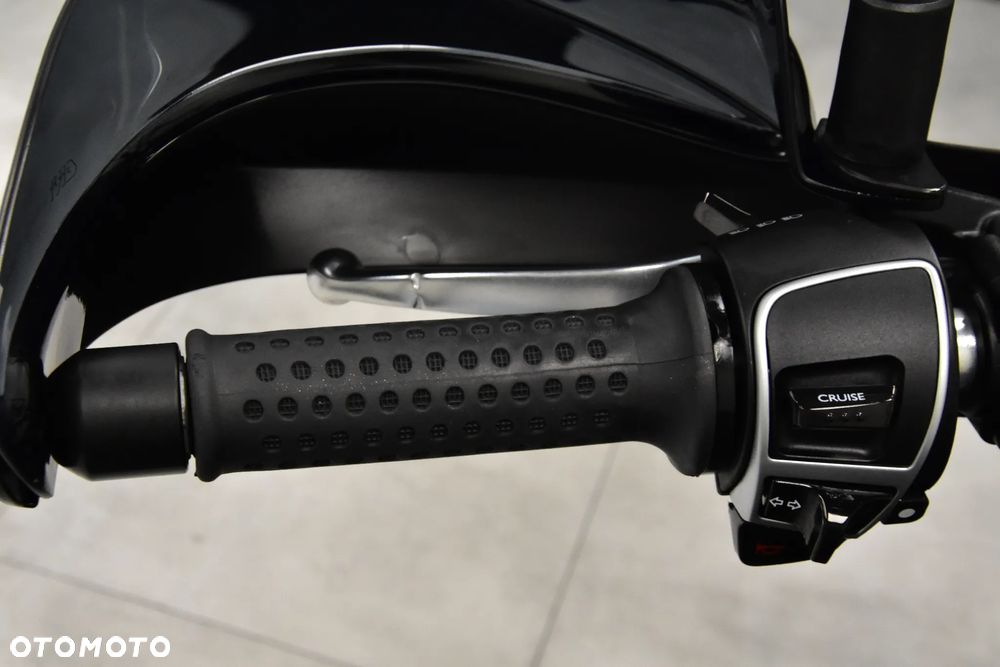 Moto Guzzi V85 - 19