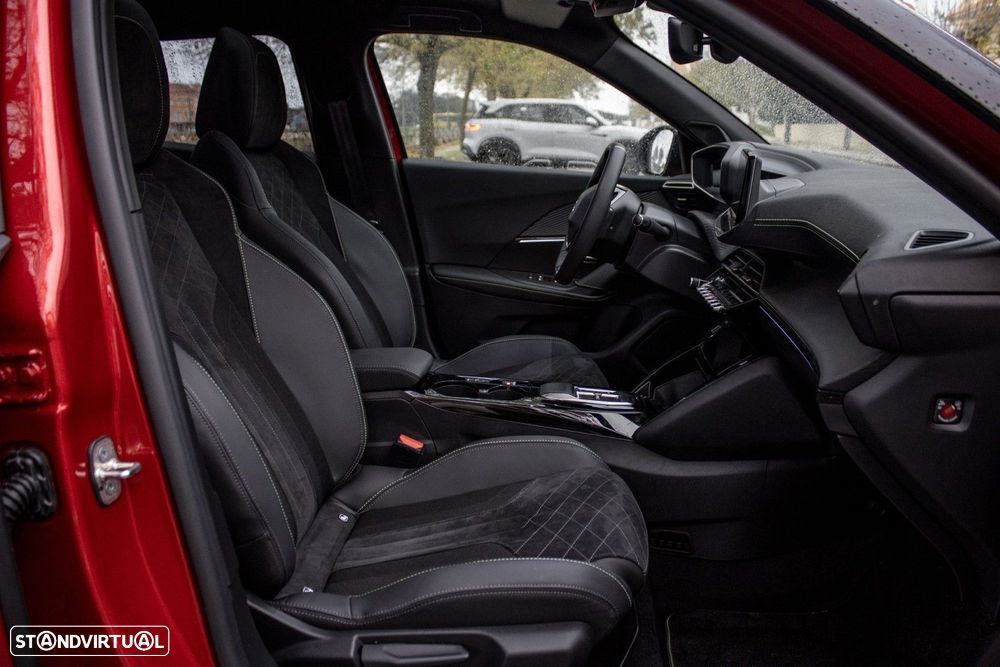 Peugeot e-2008 50 kWh GT - 12