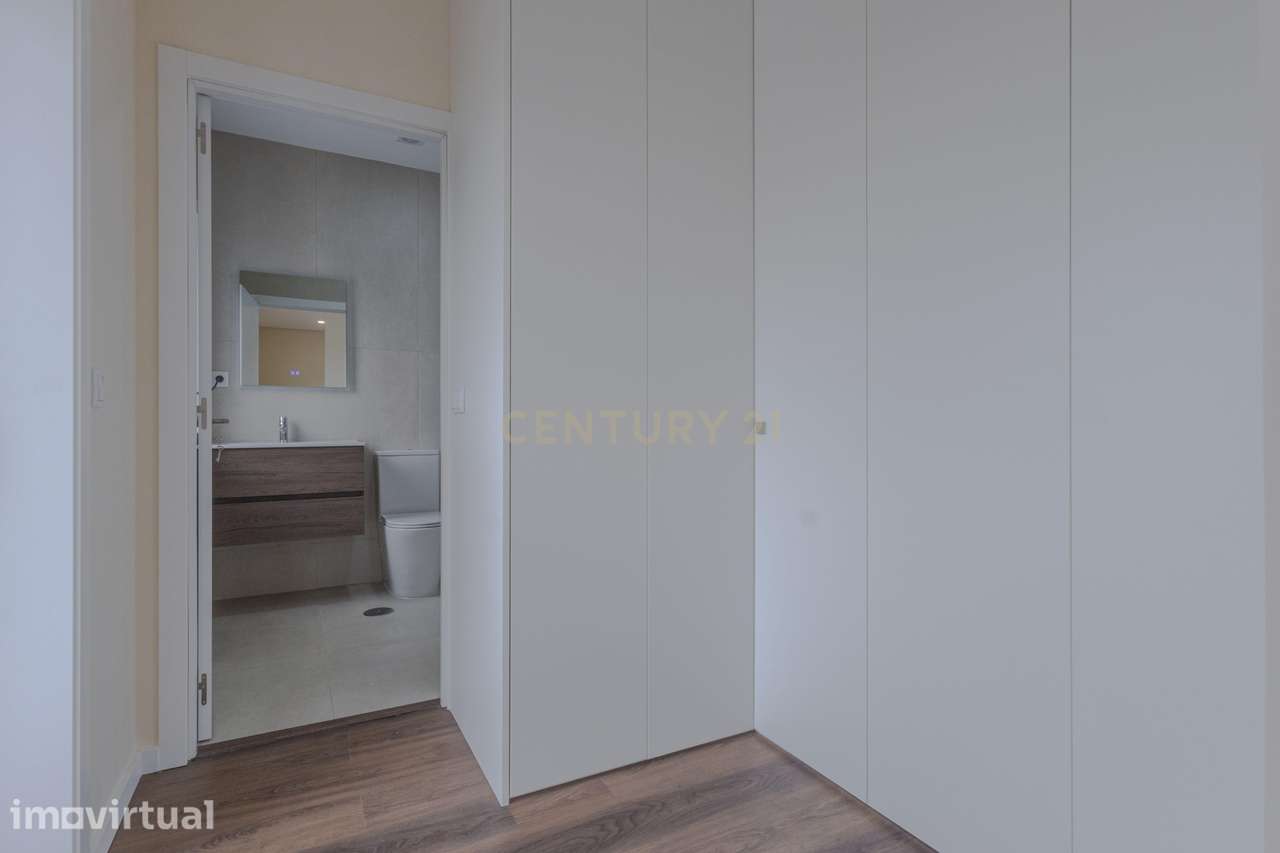 Apartamento T2 Novo com Varanda e Lugar Duplo de Garagem - Grande imagem: 3/21