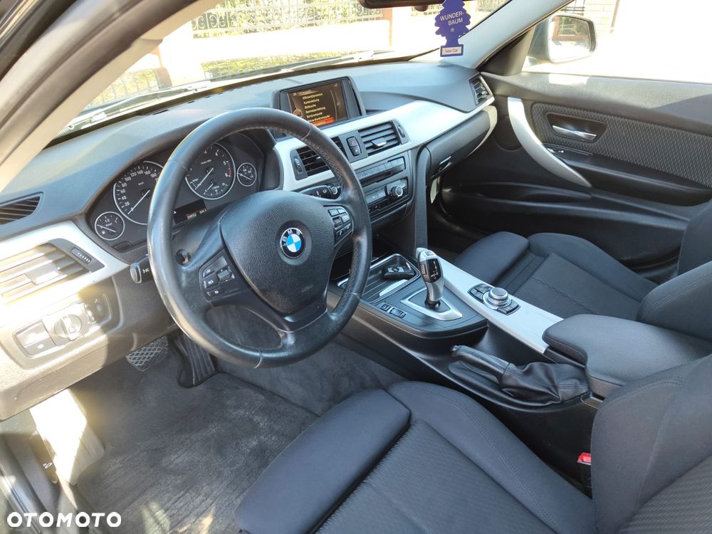 BMW Seria 3 318d Sport Line - 25