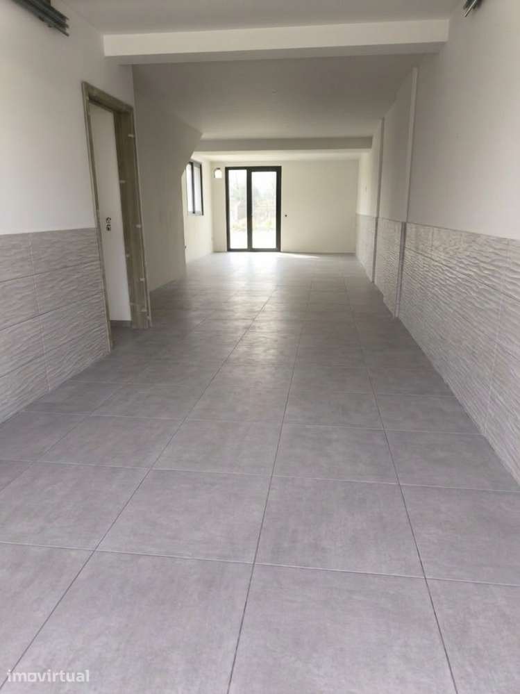 Moradia T3 - 3 Frentes com excelente espaço exterior. - Grande imagem: 2/8