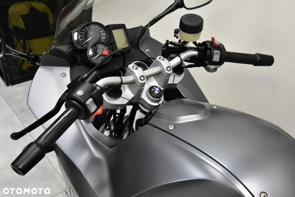 BMW F - 16
