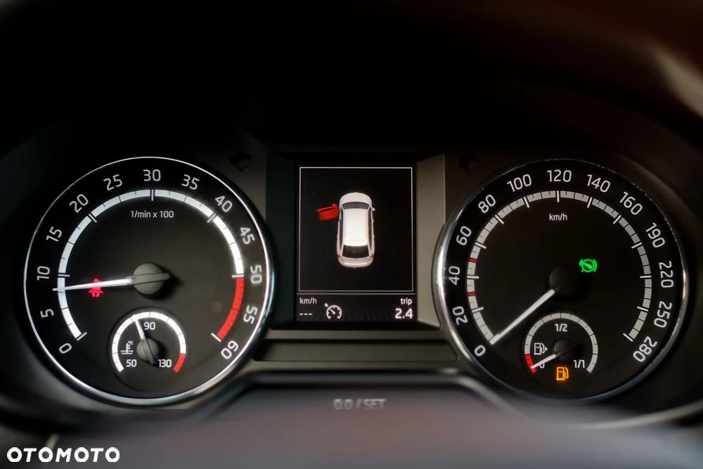 Skoda Octavia 2.0 TDI DSG RS - 29