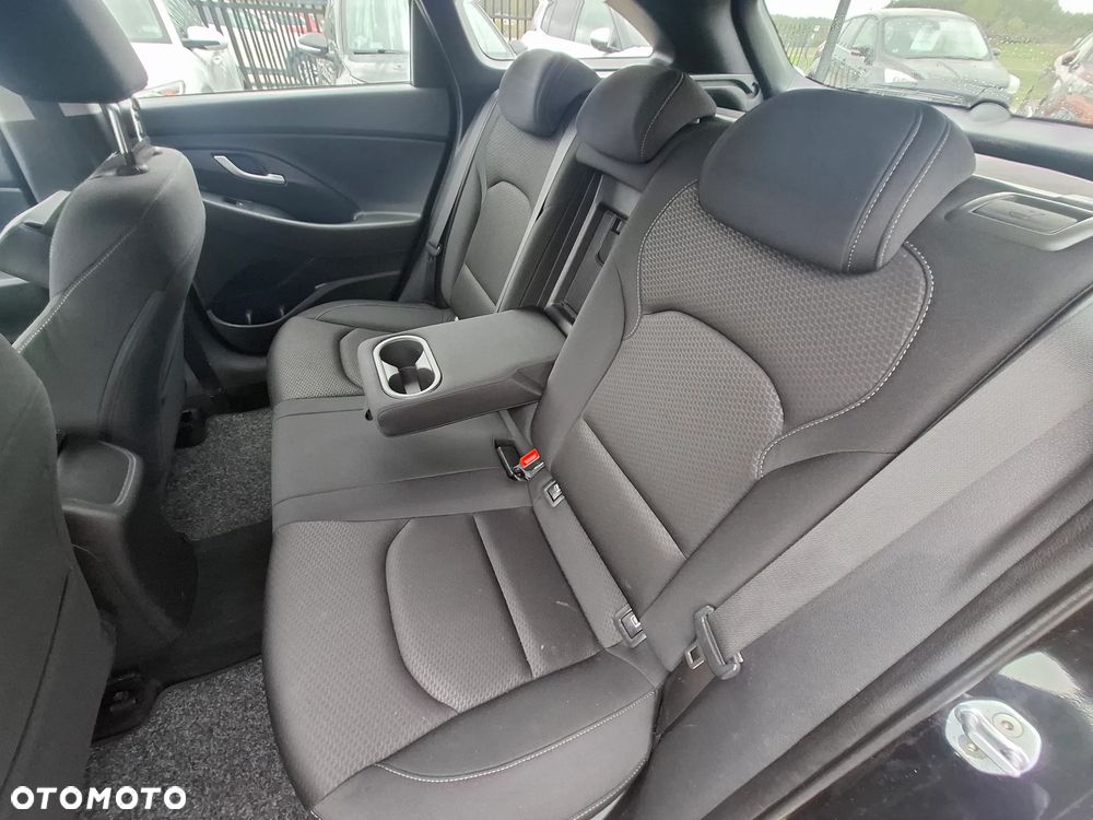Hyundai i30 1.6 D Comfort - 13
