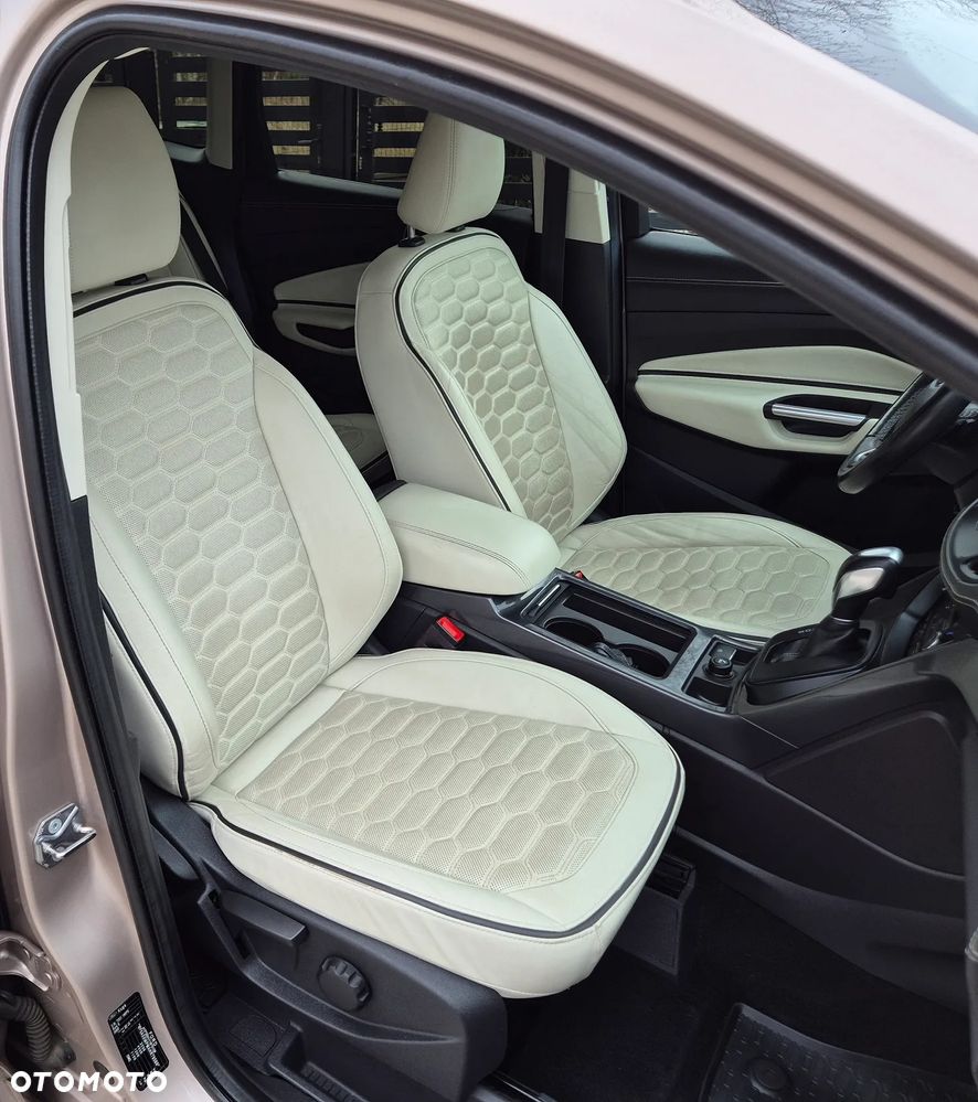 Ford Kuga 2.0 TDCi 4x4 Vignale - 24