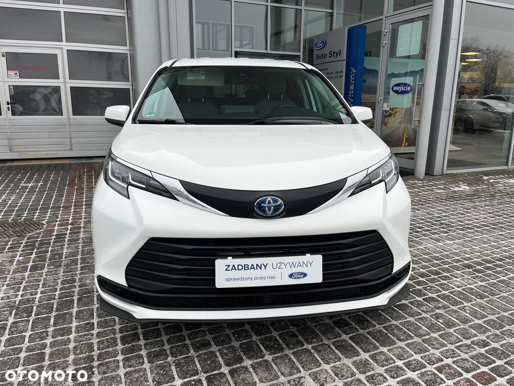 Toyota Sienna - 3