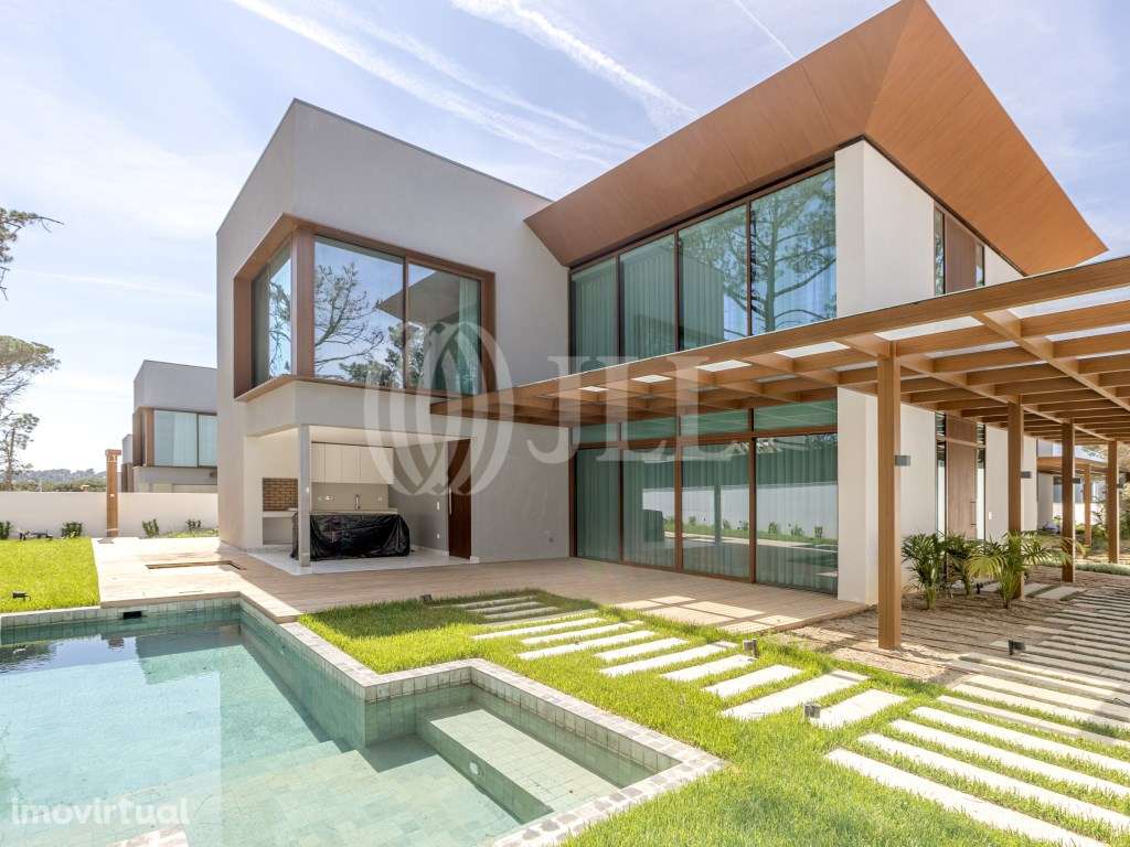 Moradia T4 com jardim e piscina no Estoril - Grande imagem: 3/52