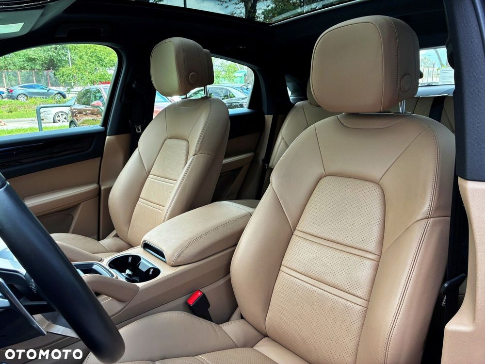 Porsche Cayenne - 19