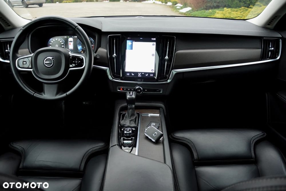Volvo V90 Cross Country - 28