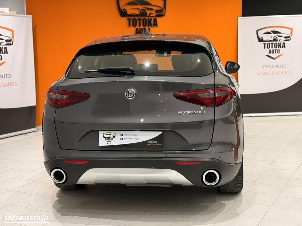 Alfa Romeo Stelvio 2.2 16V AT8 Super - 4