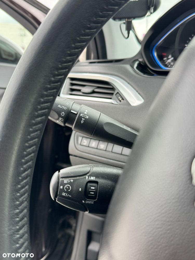 Peugeot 208 e-HDi 115 Stop&Start Allure - 23