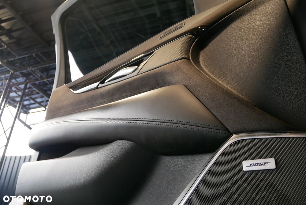 Cadillac Escalade 6.2 V8 ESV Platinum - 24