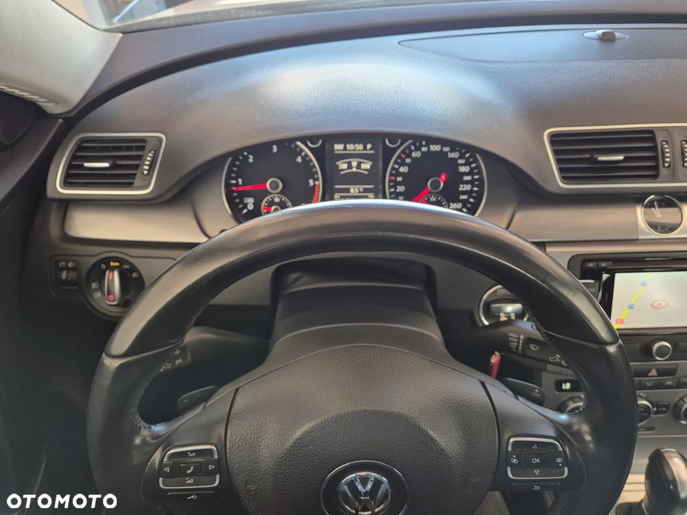 Volkswagen Passat 2.0 TDI Comfortline DSG - 24