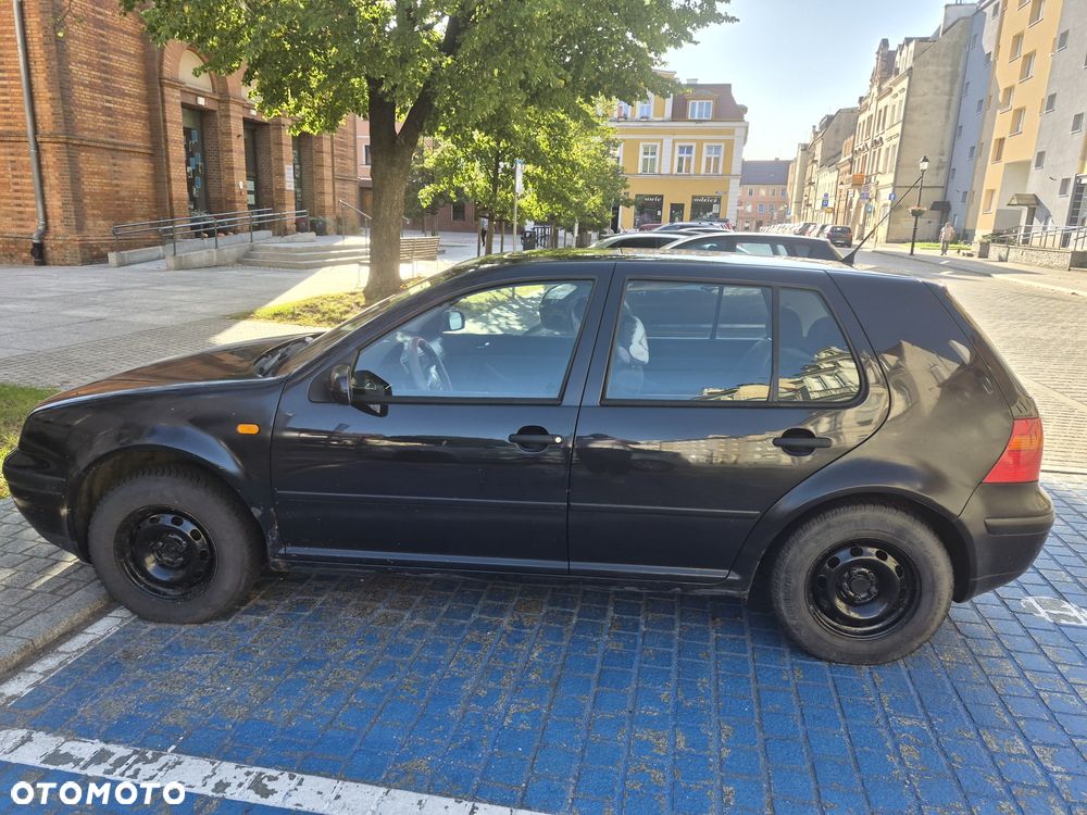 Volkswagen Golf - 2