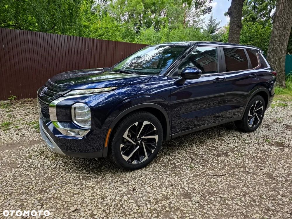 Mitsubishi Outlander - 2