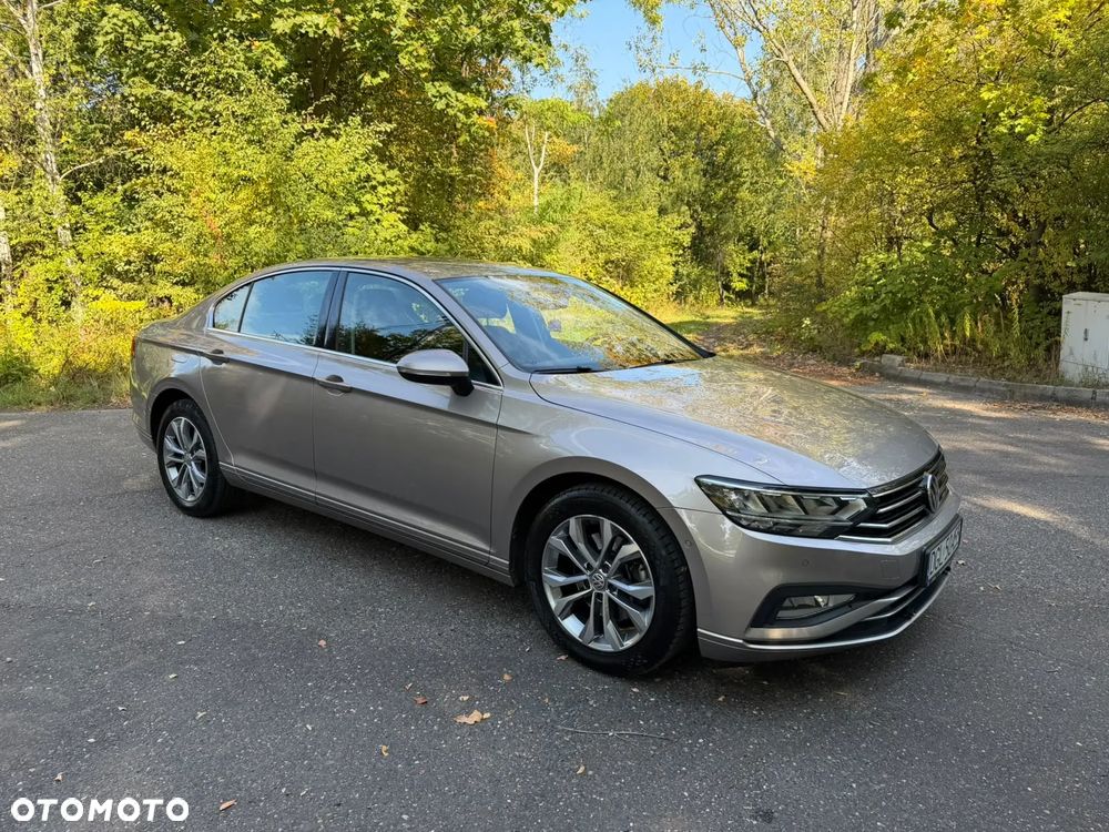 Volkswagen Passat - 1