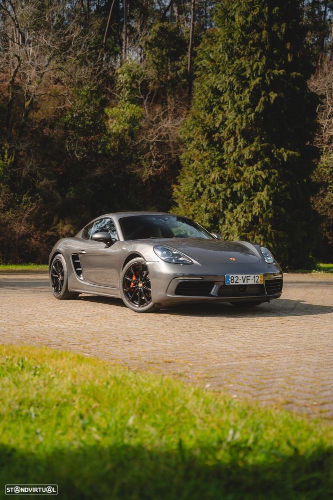 Porsche 718 Cayman - 1