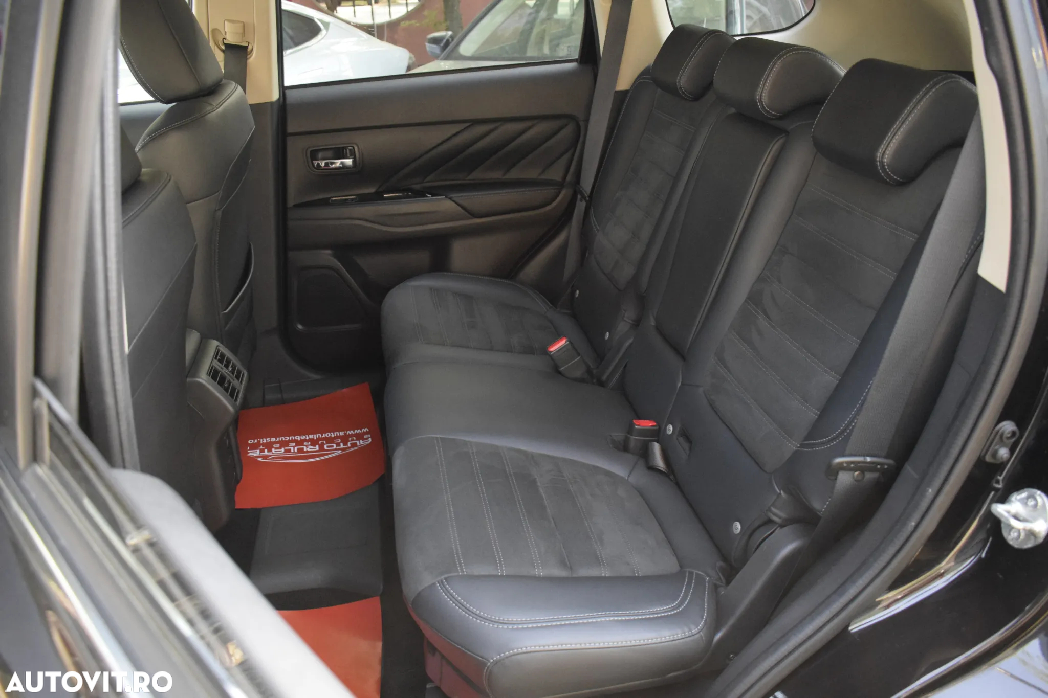 Mitsubishi Outlander PHEV 2.4 L 4X4 Intense - 9
