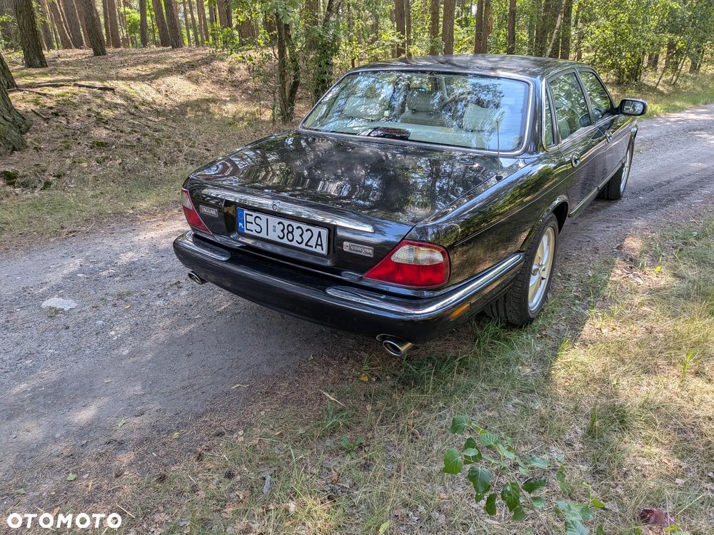 Jaguar XJ - 8