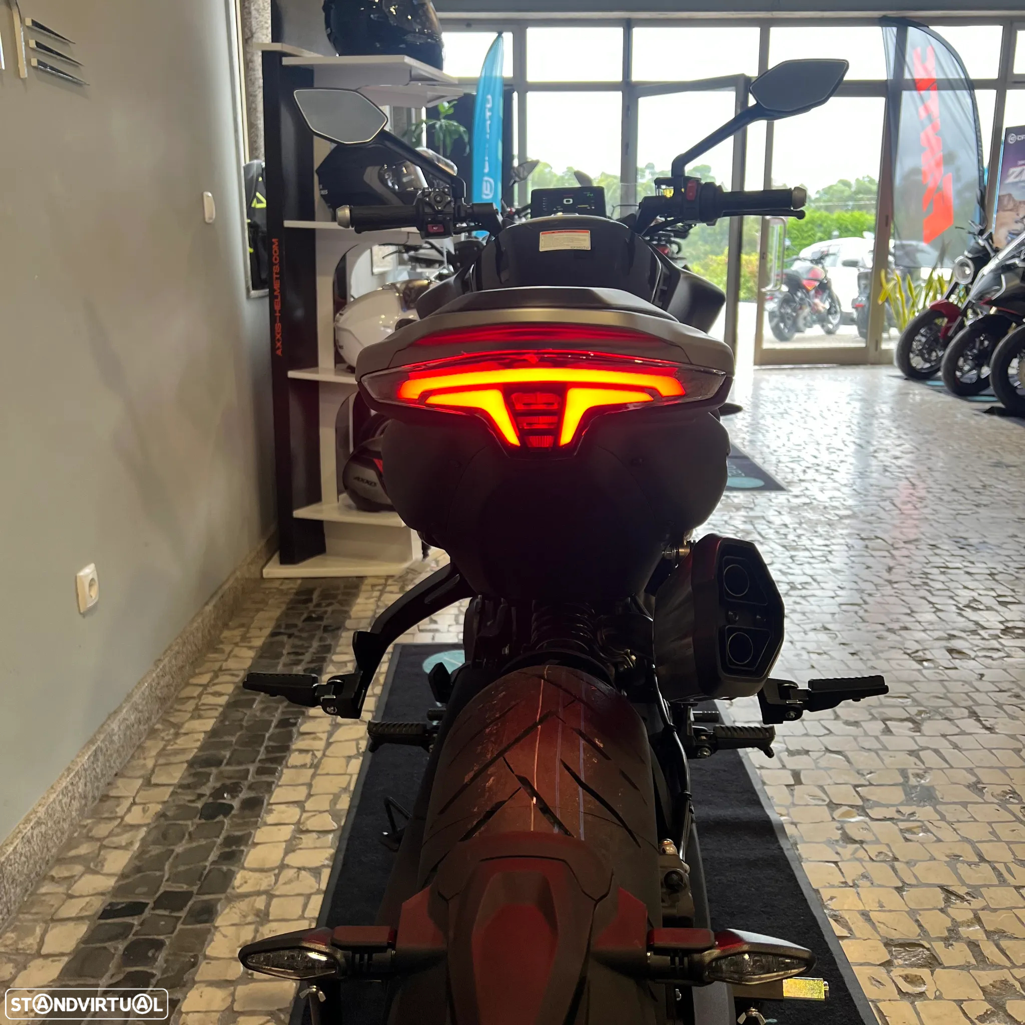 CF Moto 800NK - 18