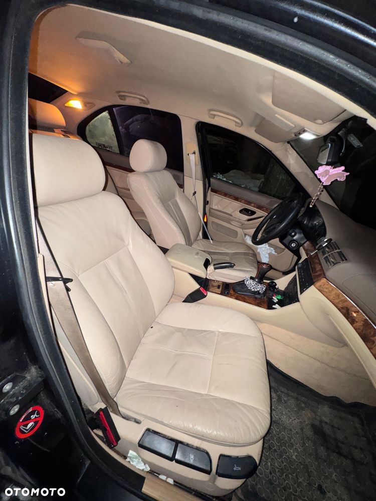 BMW Seria 5 523i - 7