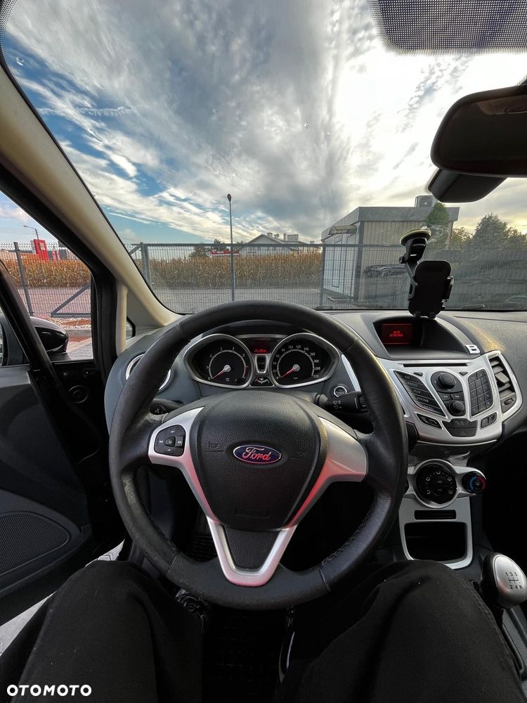 Ford Fiesta 1.4 Ghia - 37