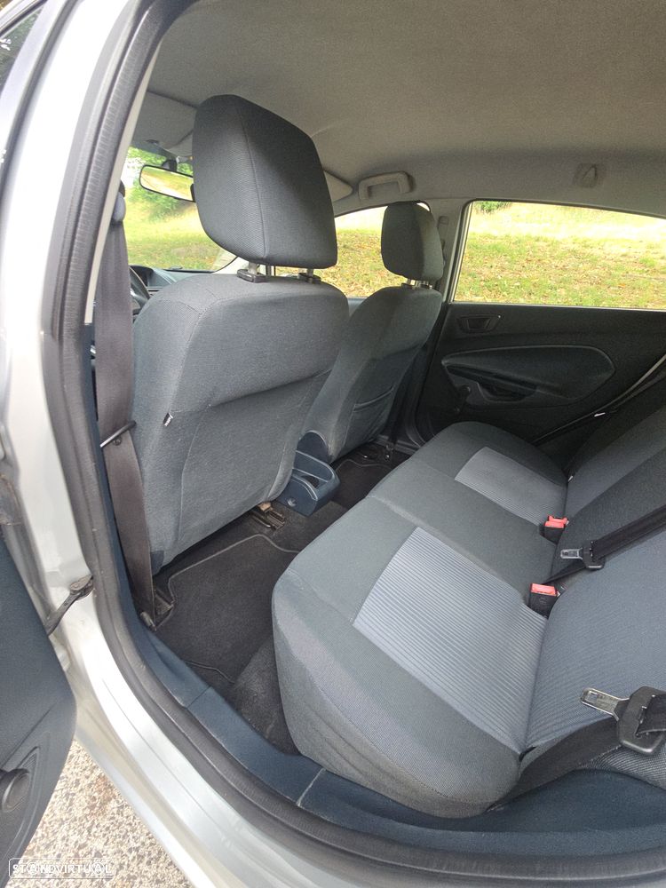 Ford Fiesta - 24