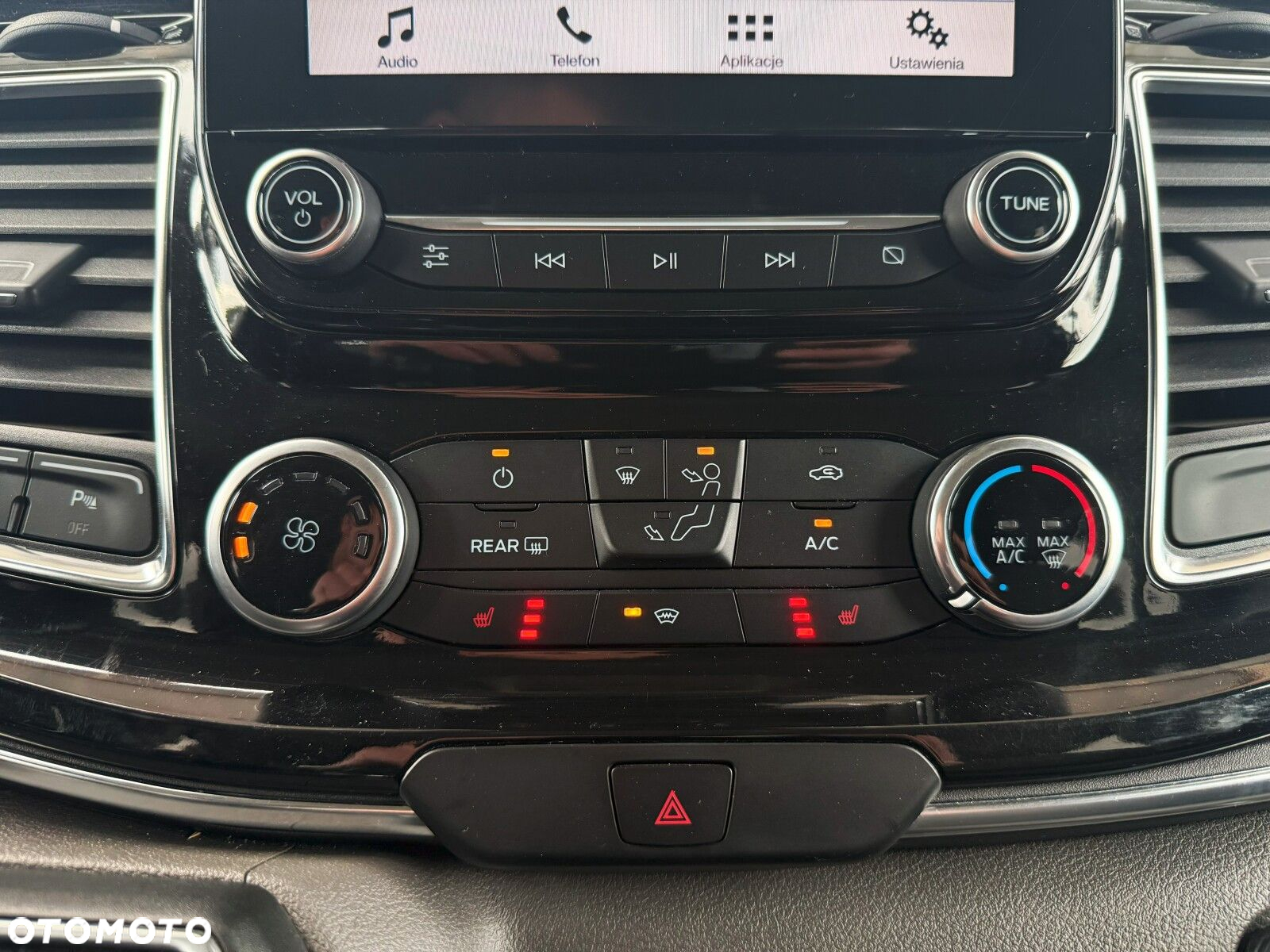 Ford Tourneo Custom - 24