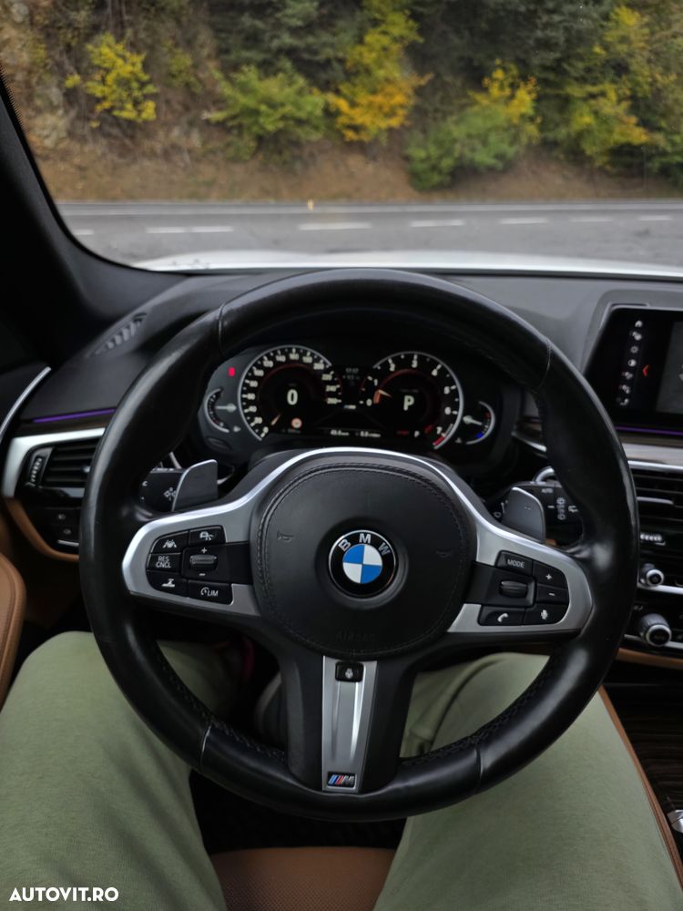 BMW Seria 5 530i Touring Aut. M Sport Edition - 7